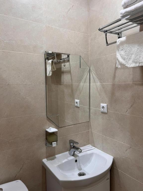 Гостинично-Банный Комплекс Майами Люкс Otel Kostanay Dış mekan fotoğraf
